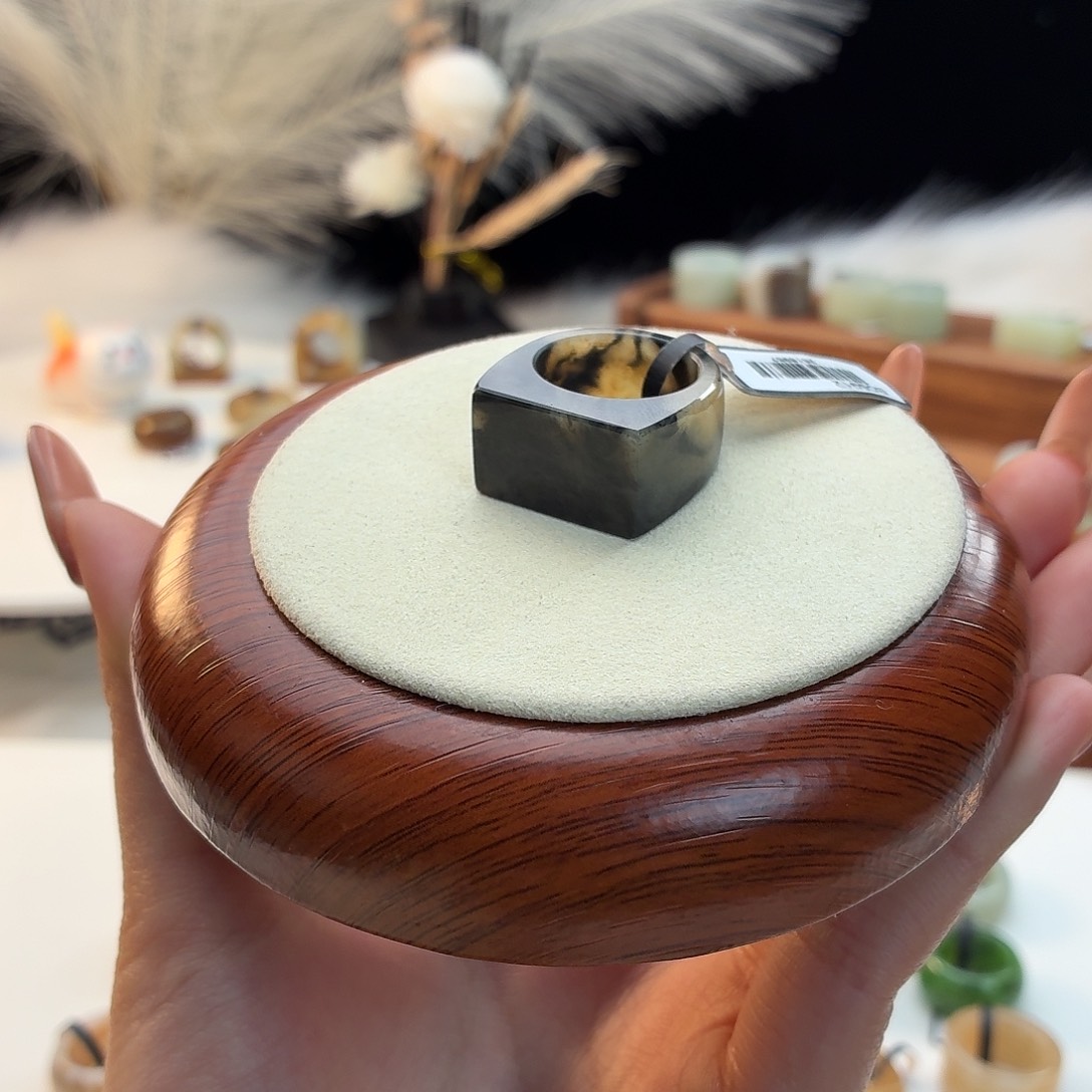 和田玉未镶嵌戒指妖花马鞍17.89j39