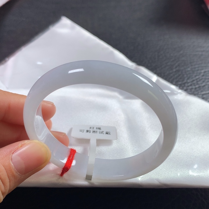 翡翠未镶嵌手镯（贵妃镯）54圈