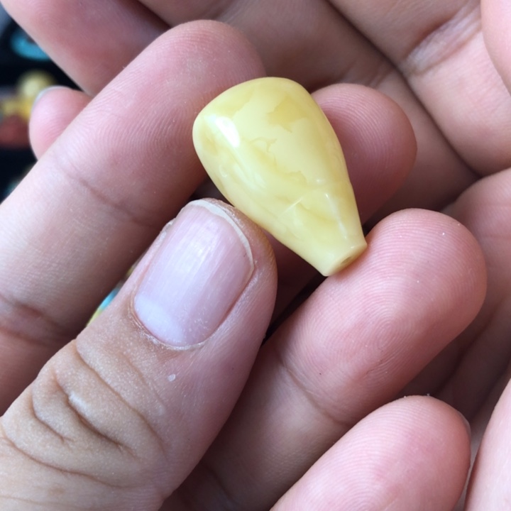 蜜蜡未镶嵌珠宝奇石