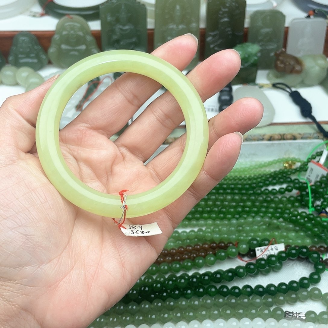 和田玉手镯未镶嵌