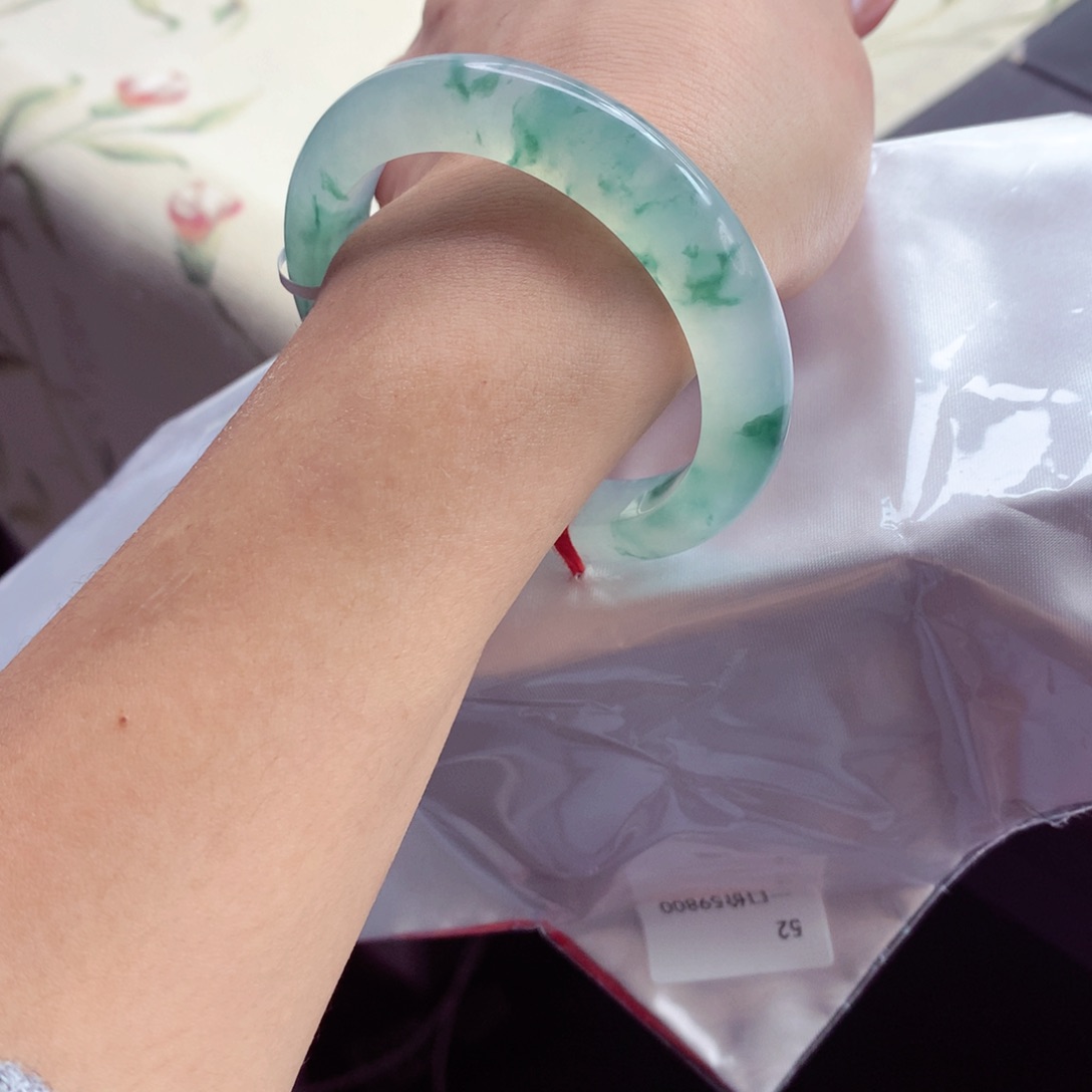 翡翠手镯未镶嵌52圈口细腻起光鲜艳明动冰飘蓝花