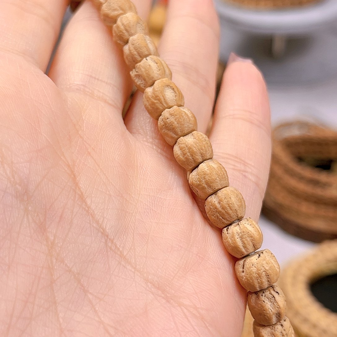 柏香籽/百香籽吊坠婷**。