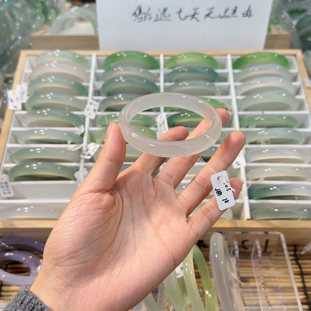 玛瑙/玉髓未镶嵌手镯圈口58.5