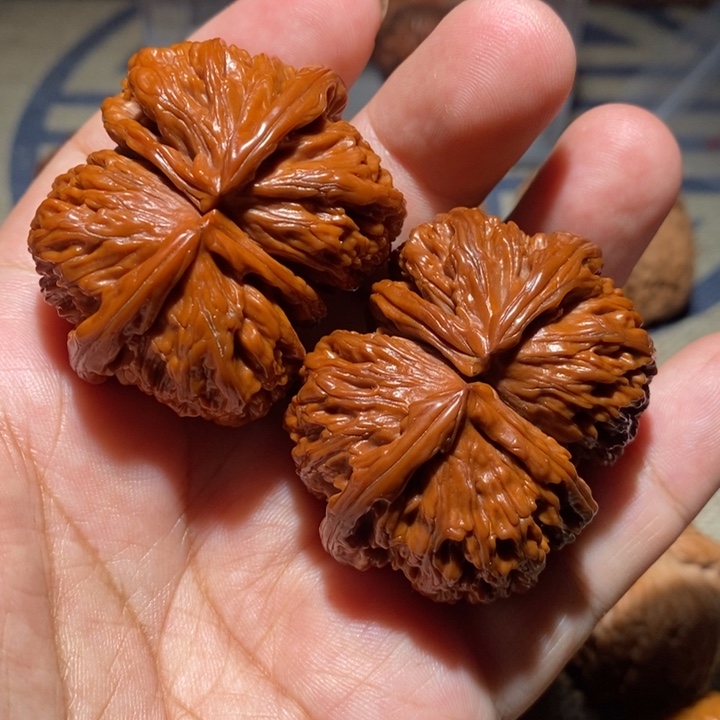 文玩核桃吊坠50玉化白狮子连体四棱