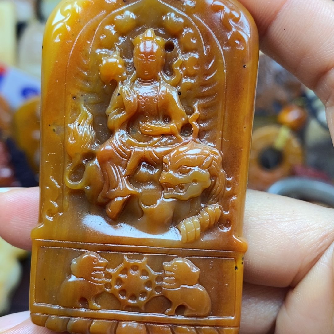 石英质玉（黄龙玉）颈饰未镶嵌