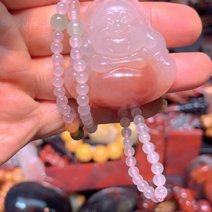 玉桂林鸡血玉挂件