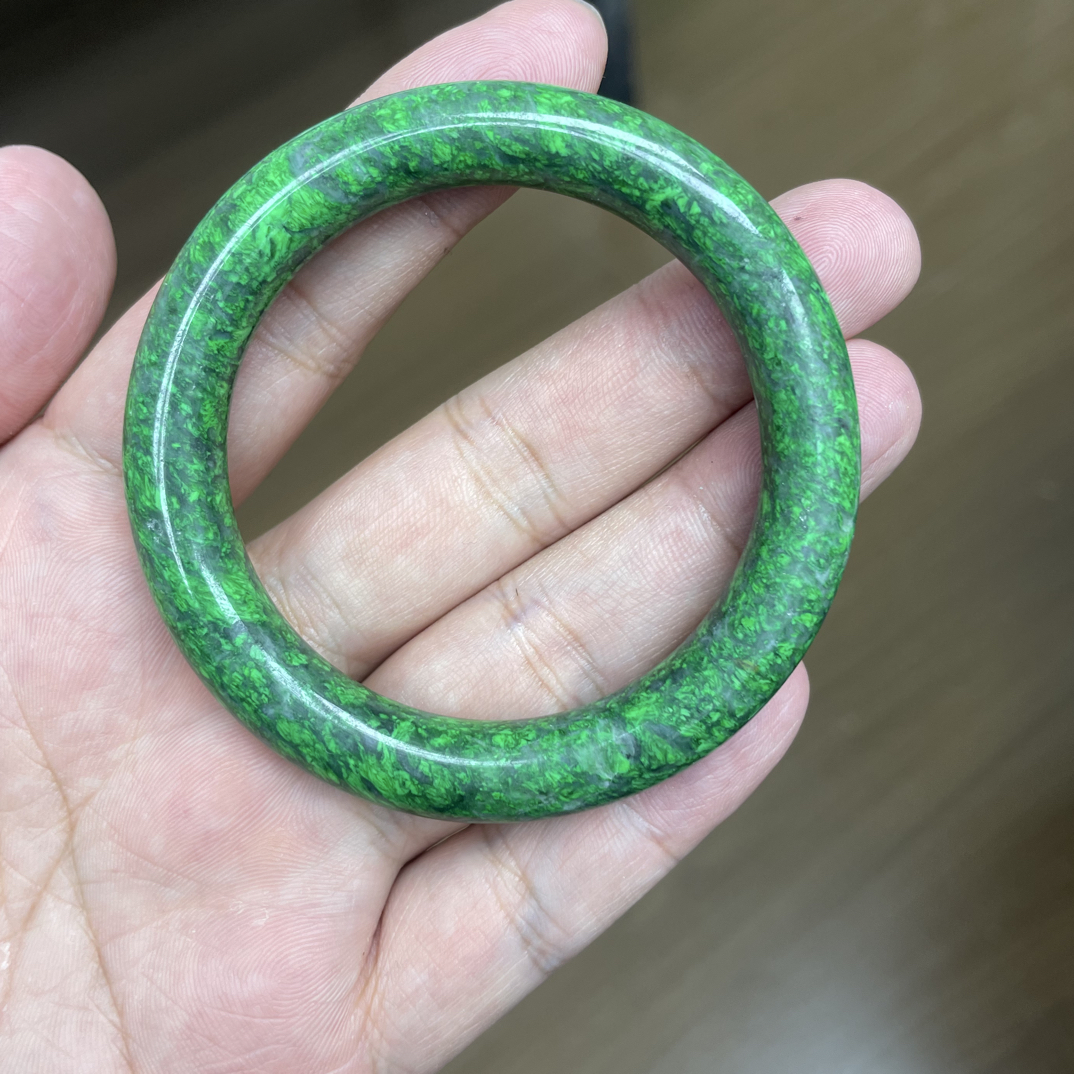 天然花青翡翠圆条阳绿钠长石玉