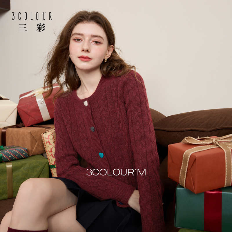三彩2026春季新款绞花外套开衫爱心纽扣针织衫圆领毛衫复古M