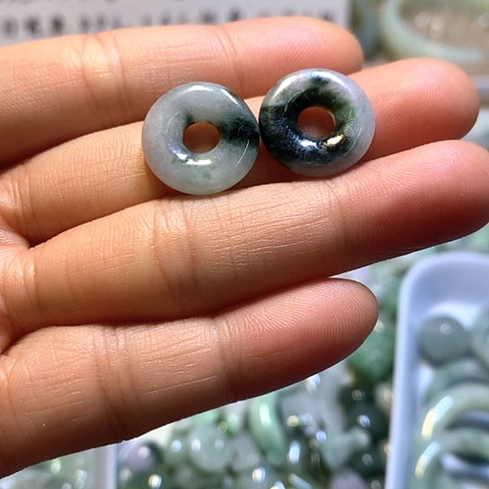 翡翠未镶嵌颈饰吊坠