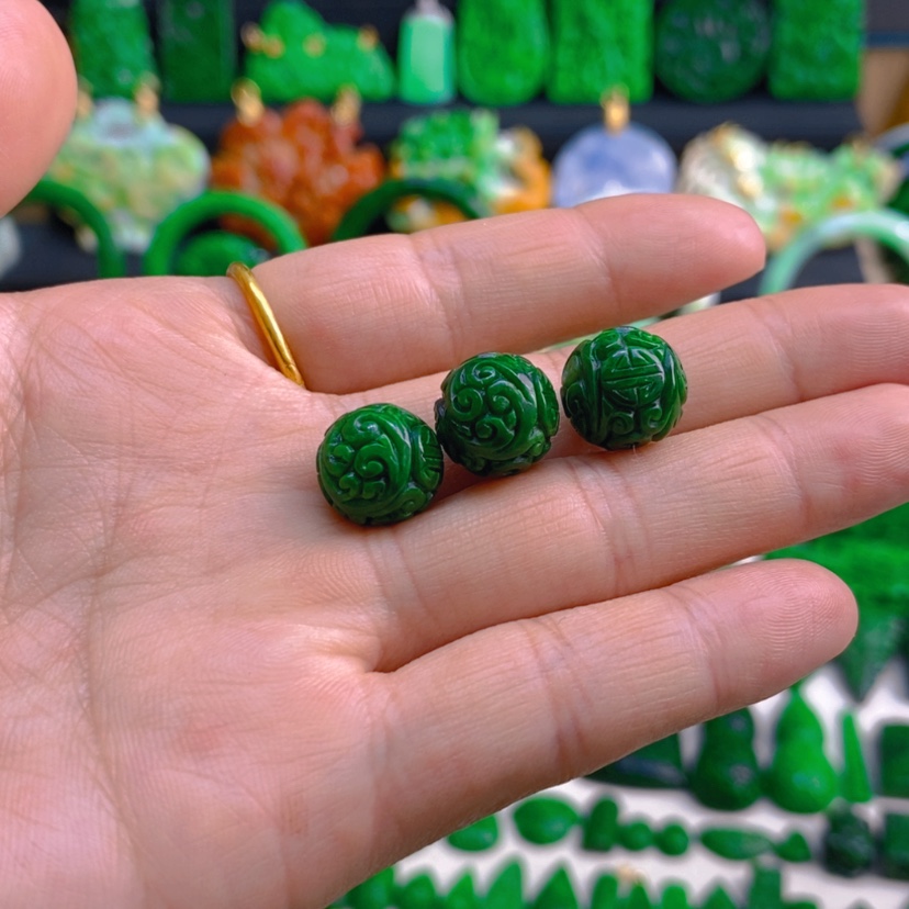 【闪购商品】翡翠未镶嵌颈饰单珠卡12mm