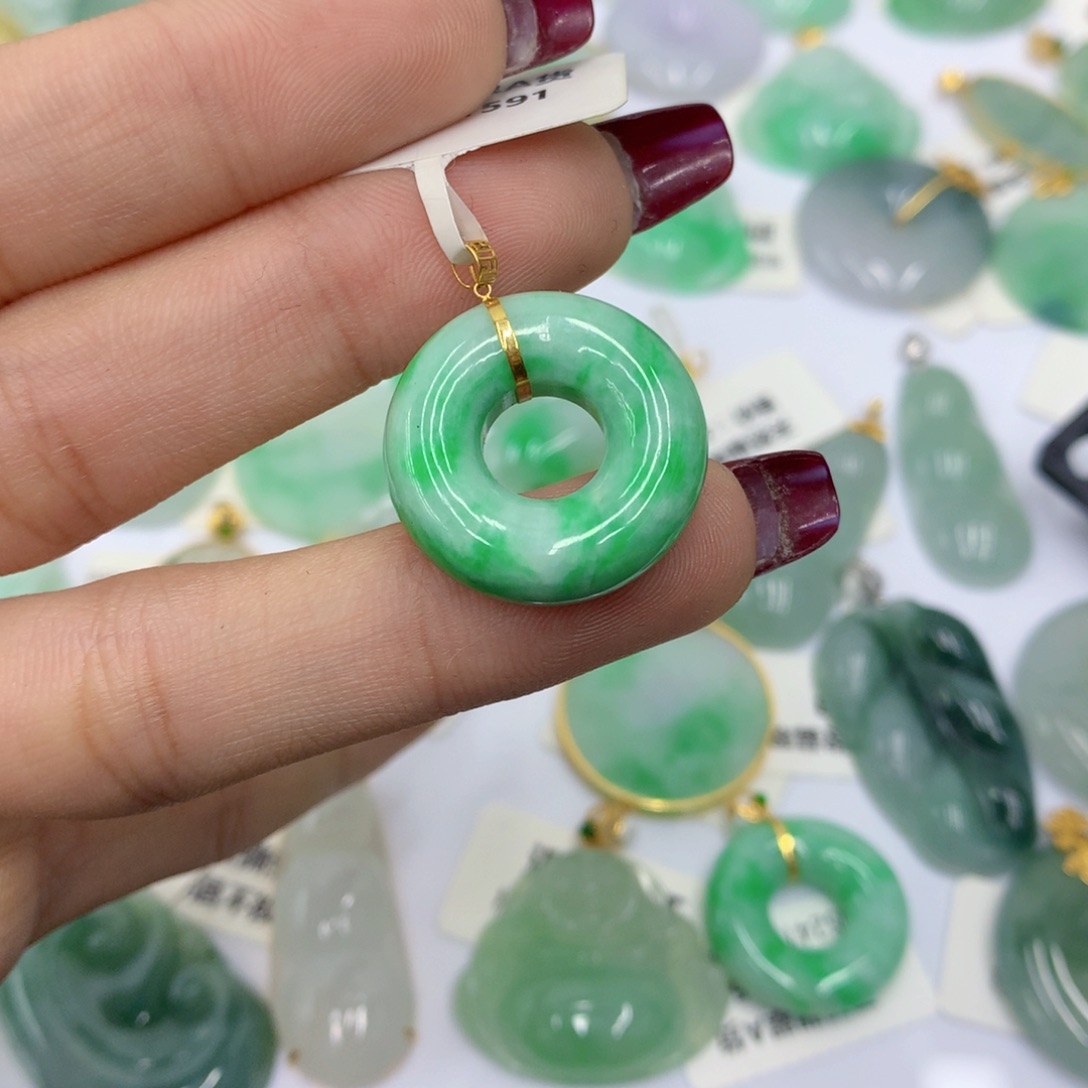 翡翠颈饰未镶嵌翡