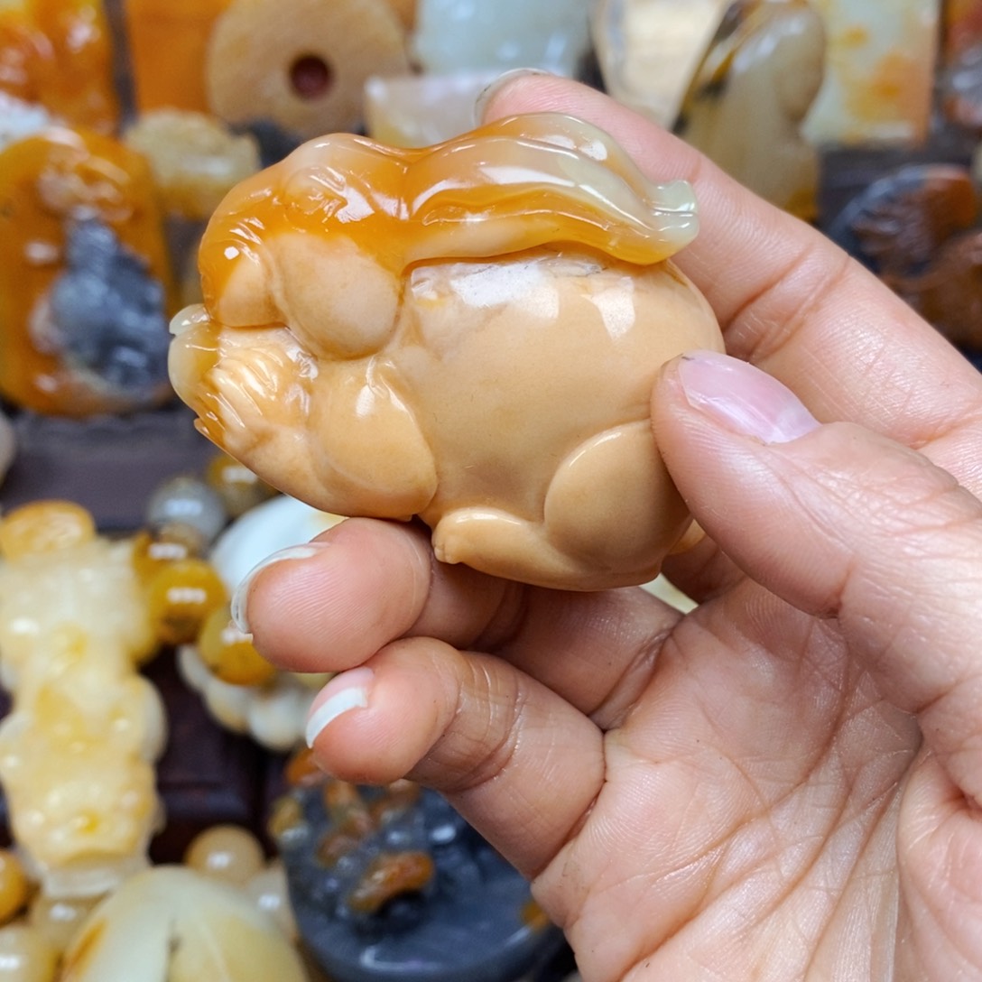 石英质玉（黄龙玉）颈饰未镶嵌