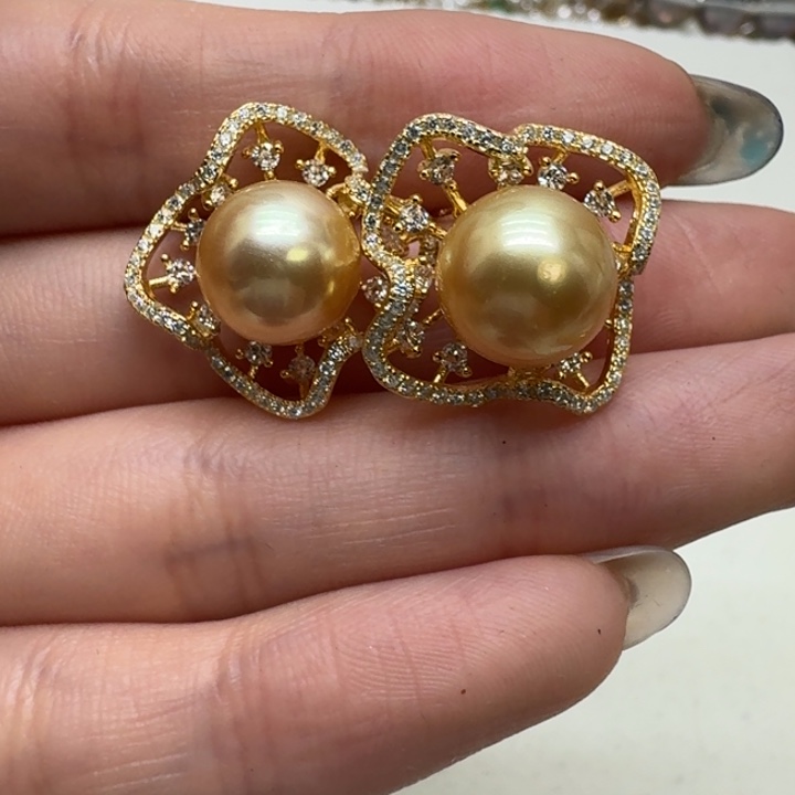 未镶嵌海水珍珠耳饰