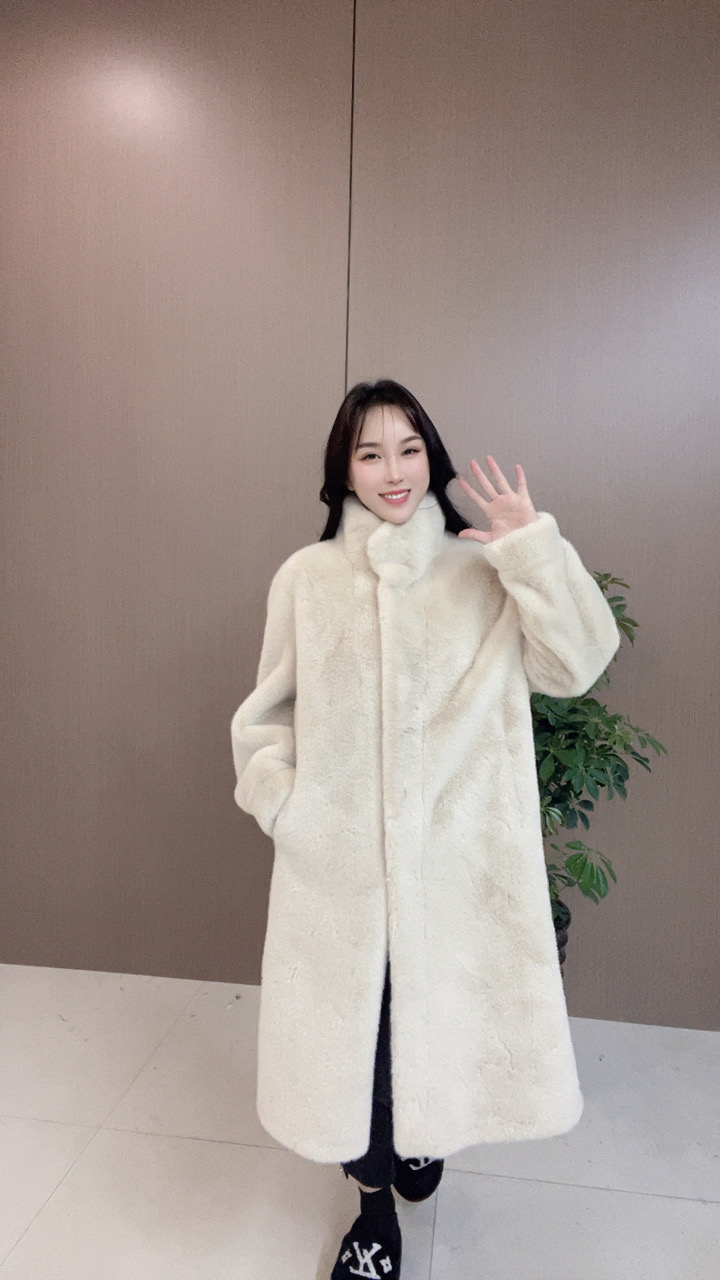 冬季新款网红气质轻奢百搭保暖毛毛草草大衣