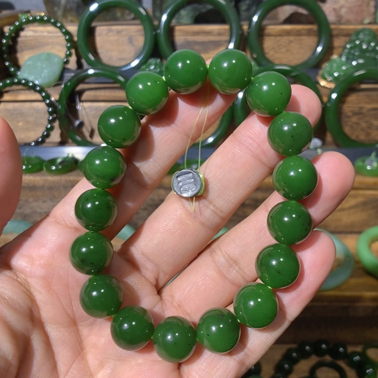 【闪购商品】吊坠(不含链)未镶嵌和田玉俄料菠菜绿手串 12