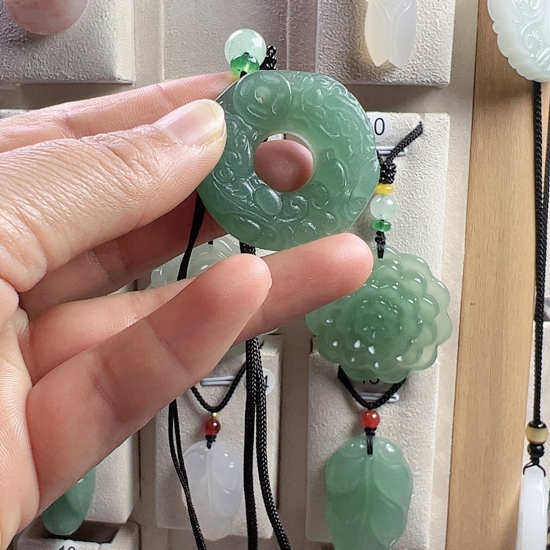 石英质玉未镶嵌颈饰