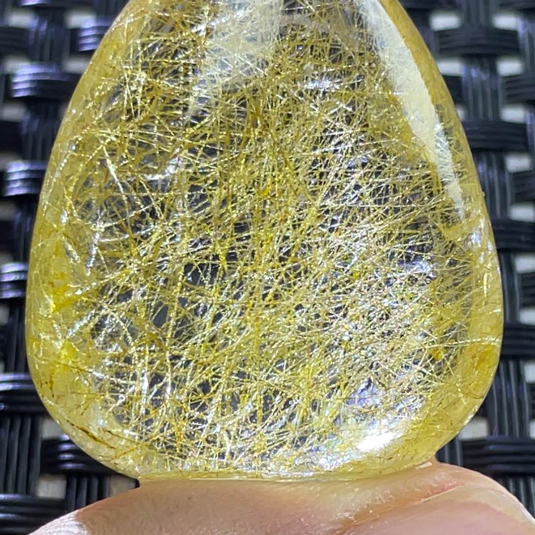 水晶吊坠未镶嵌不****谁