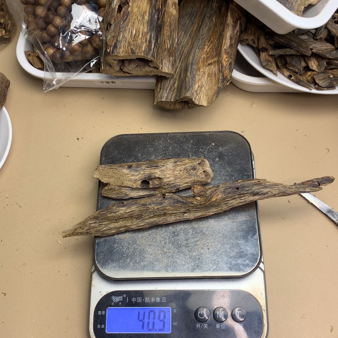 沉香碎屑沉香何*洪奇楠沉香熏香紫棋虫漏40克