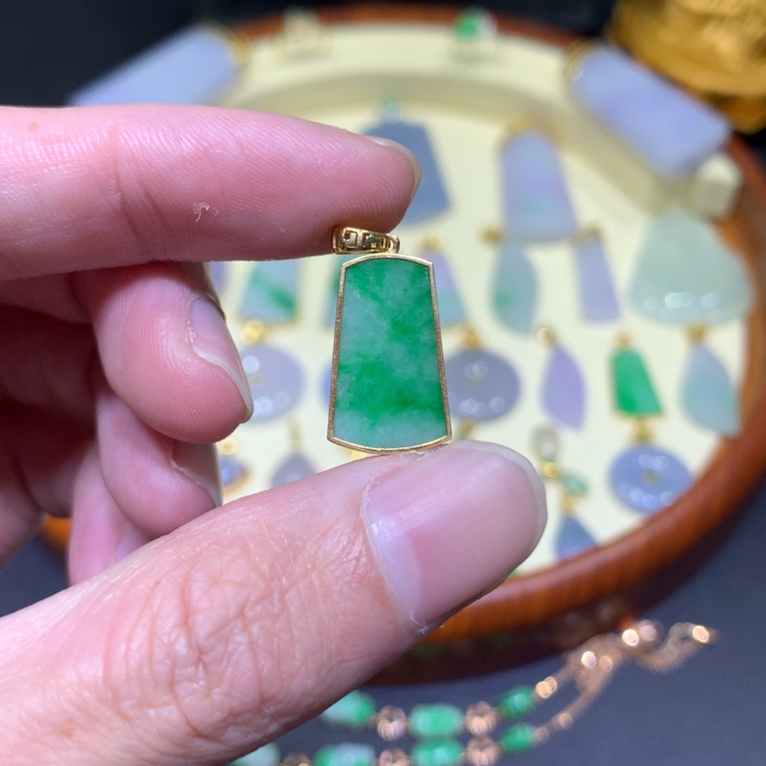 翡翠吊坠(不含链)18K金镶嵌