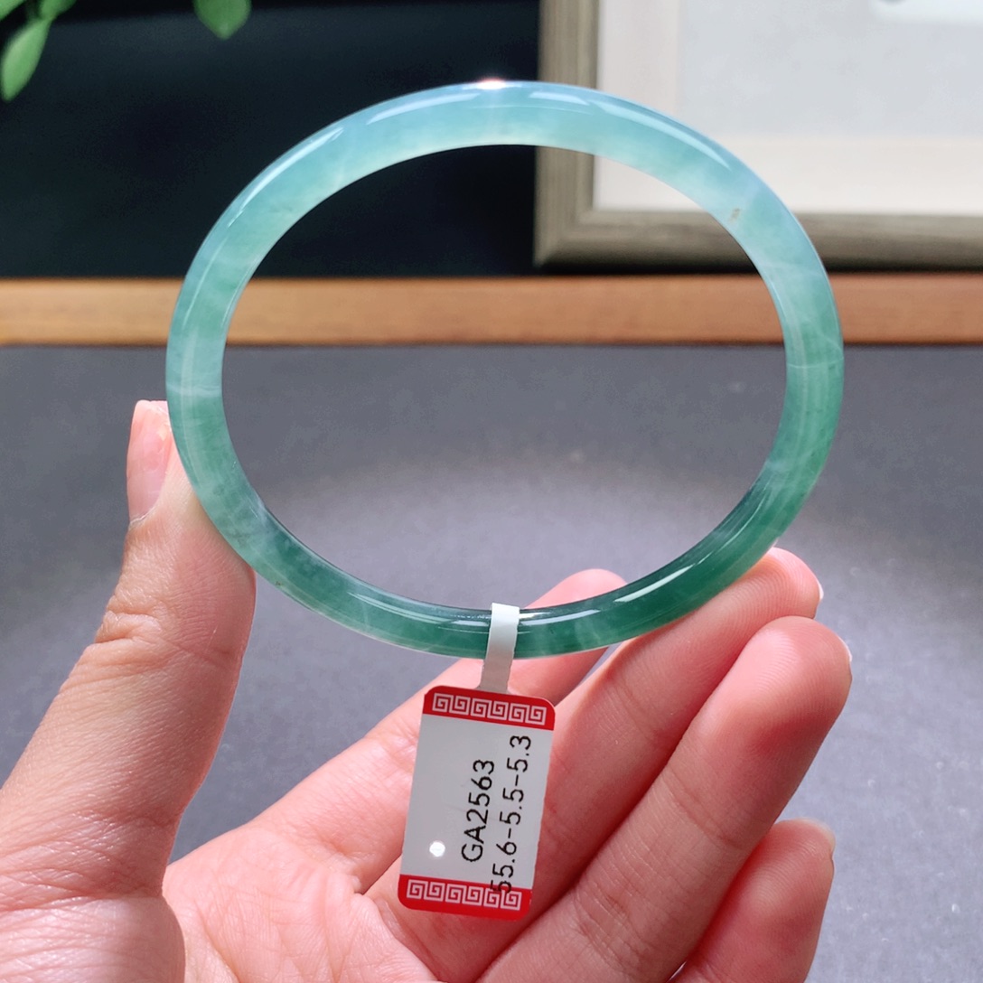 翡翠手镯未镶嵌天然翡翠手镯