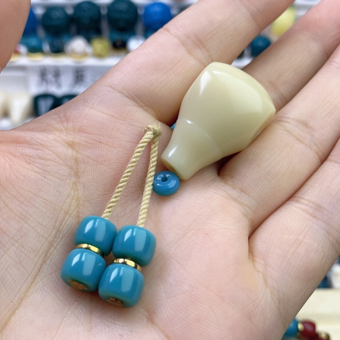 颈饰玻璃白色三通弟子珠