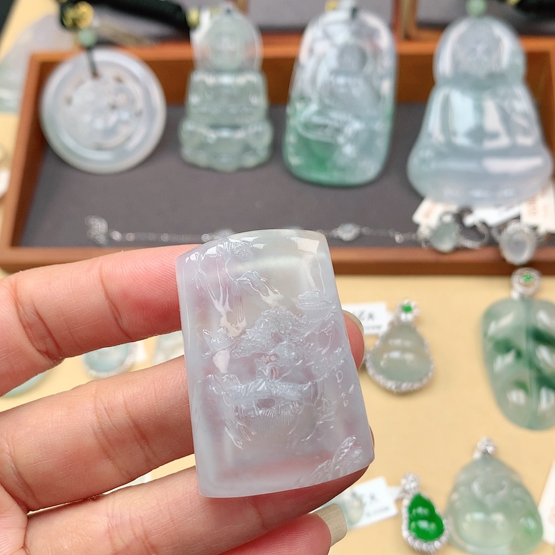 翡翠颈饰未镶嵌山水牌