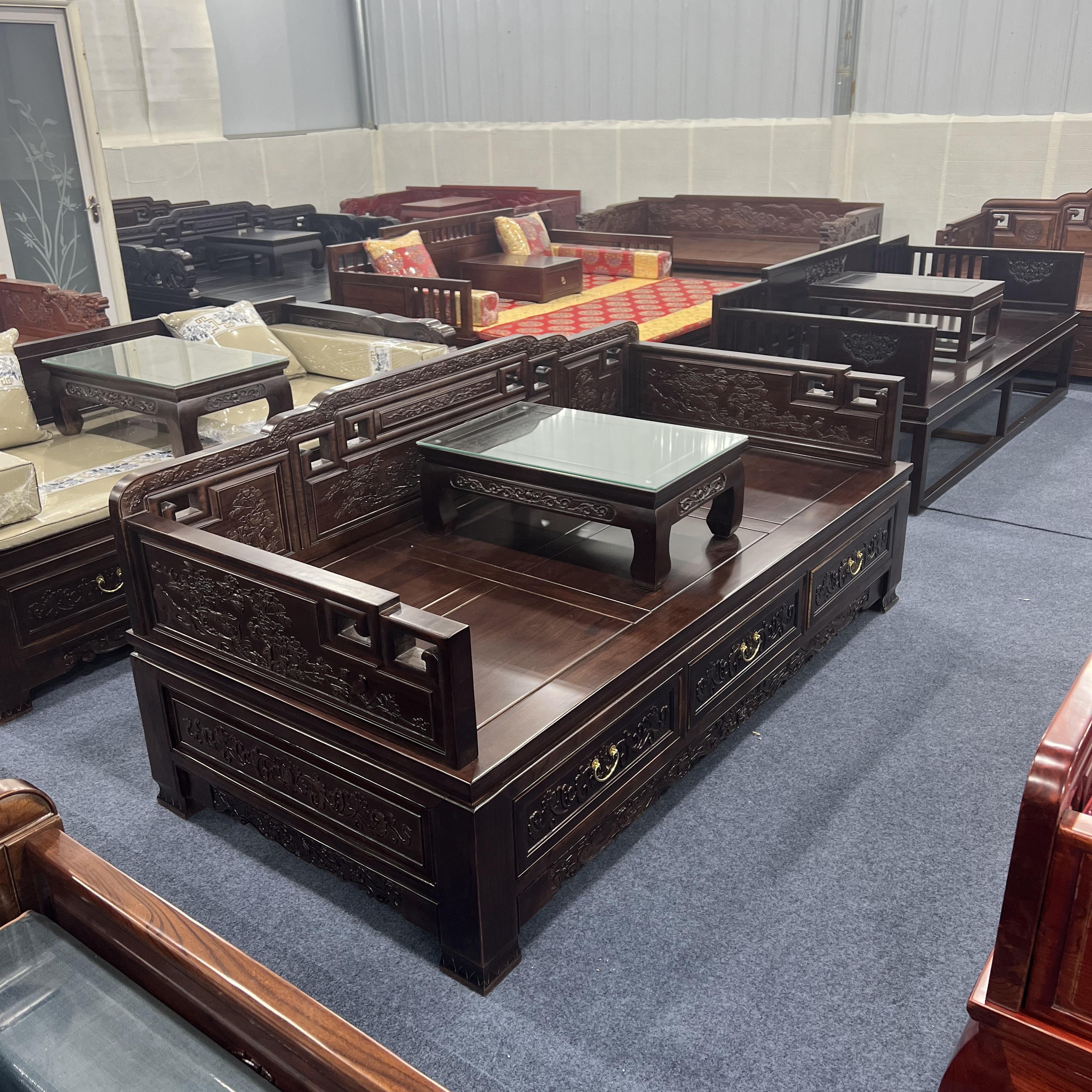 国色天香带抽屉罗汉床