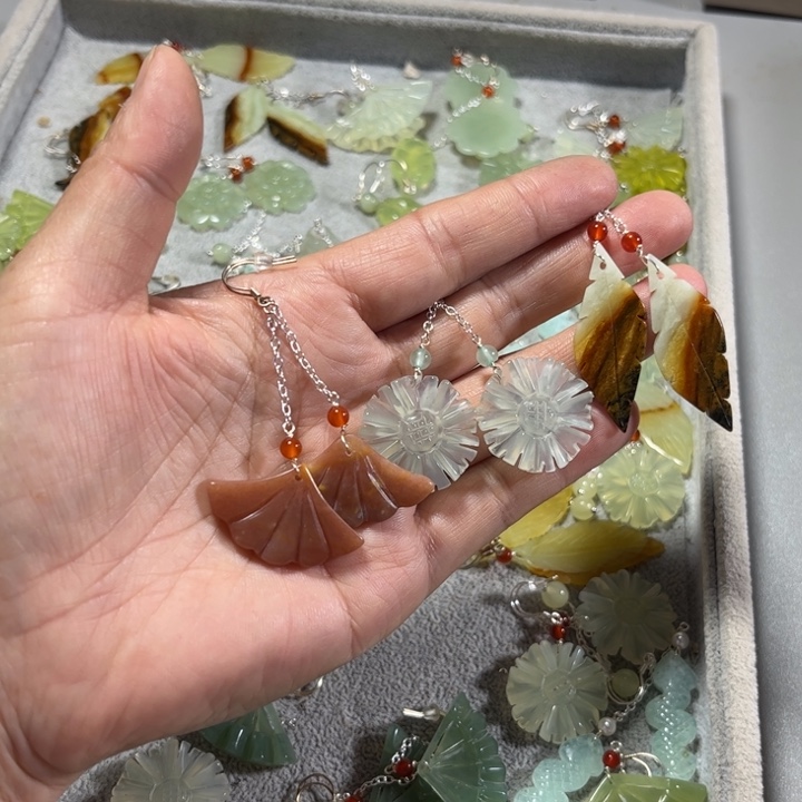 蛇纹石玉耳饰未镶嵌