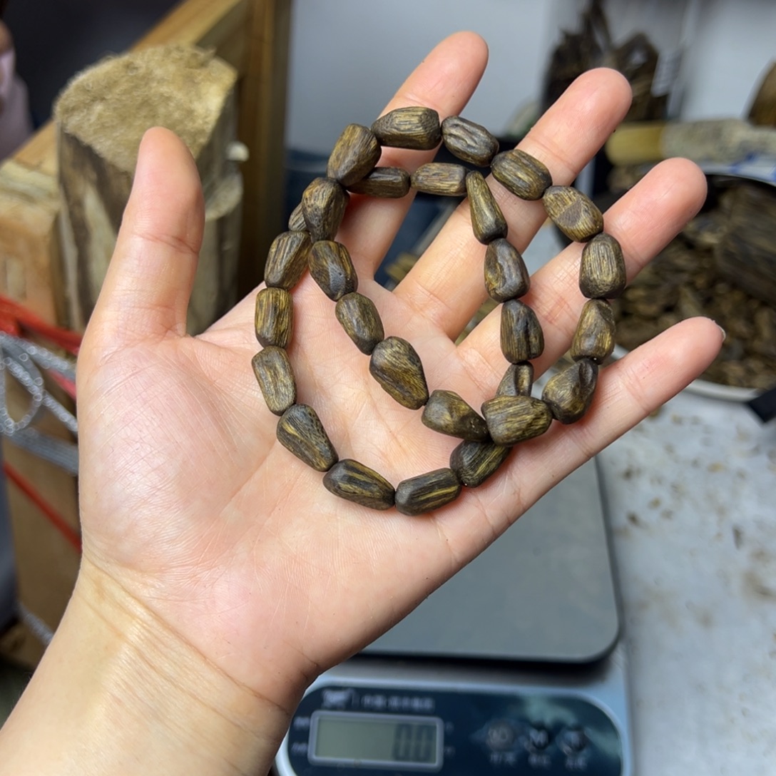 线香奇楠虫漏香手串