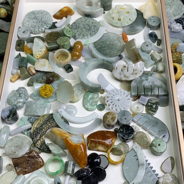 v***u翡翠未镶嵌颈饰天然翡翠012