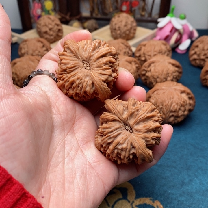 文玩核桃把件莱**属南疆石43