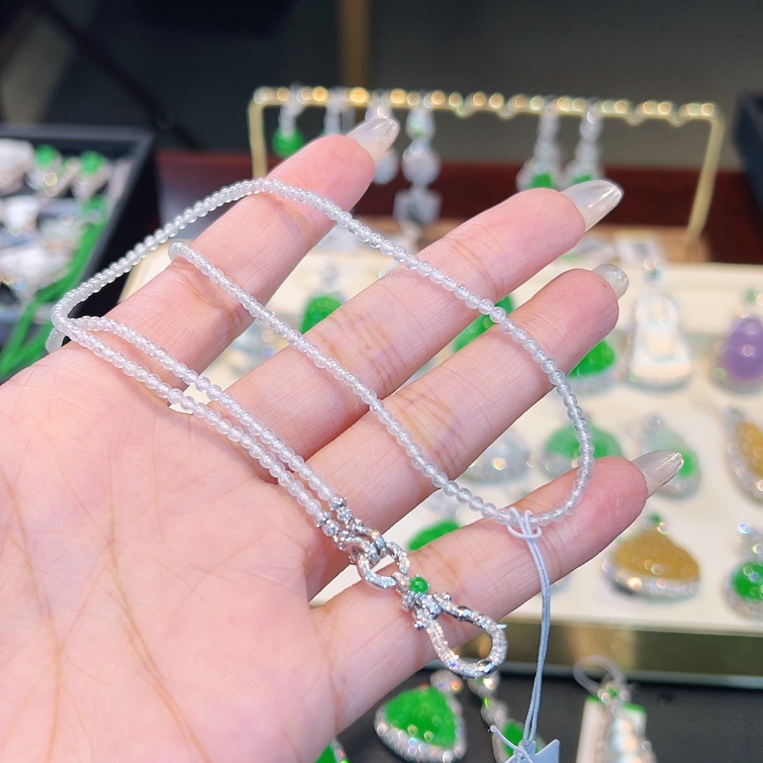 翡翠18K金镶嵌项链翡翠