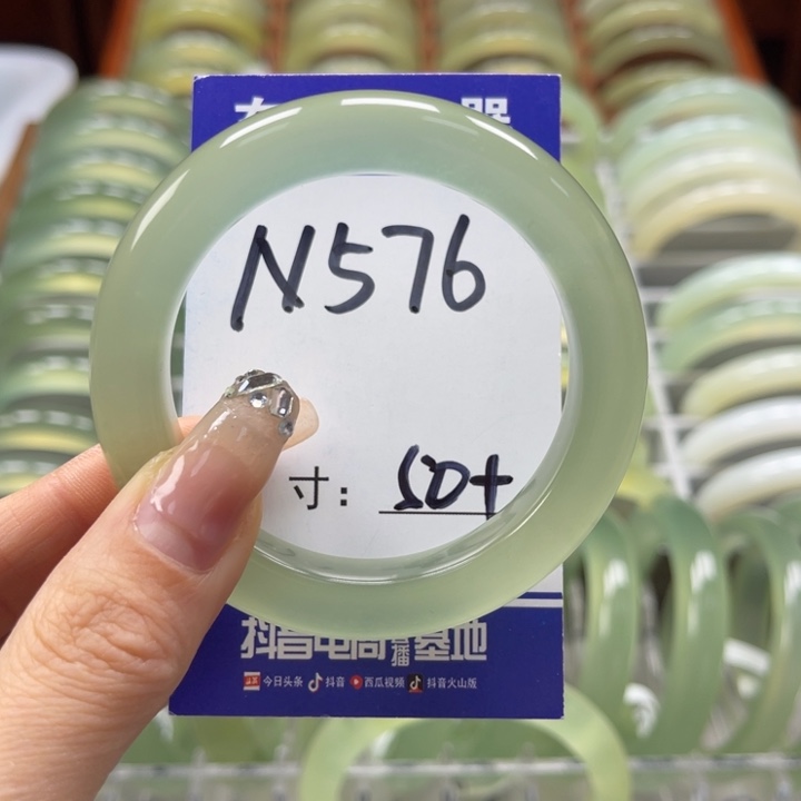 岫玉手镯未镶嵌花*朵手镯