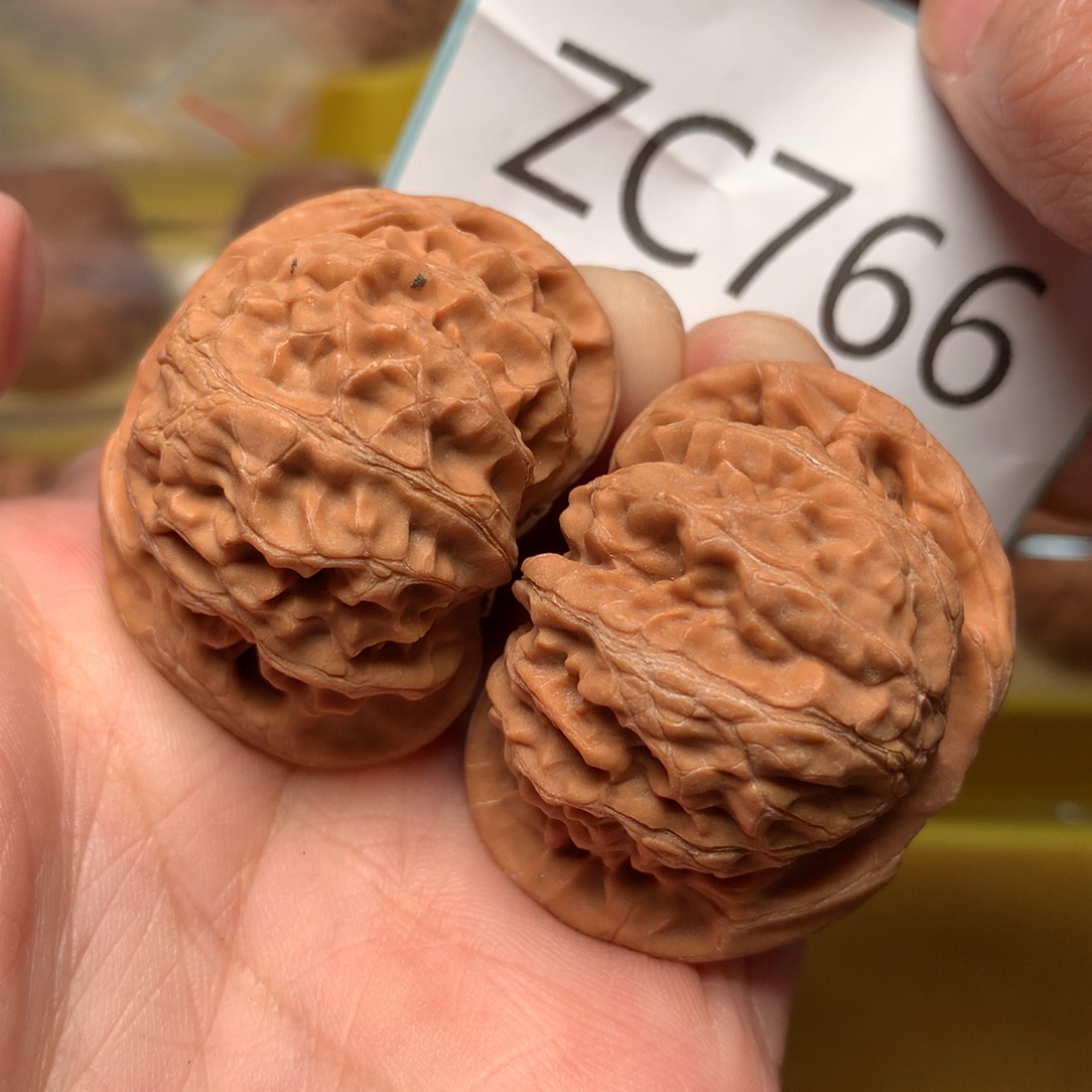 文玩核桃把件红皮肉灯40