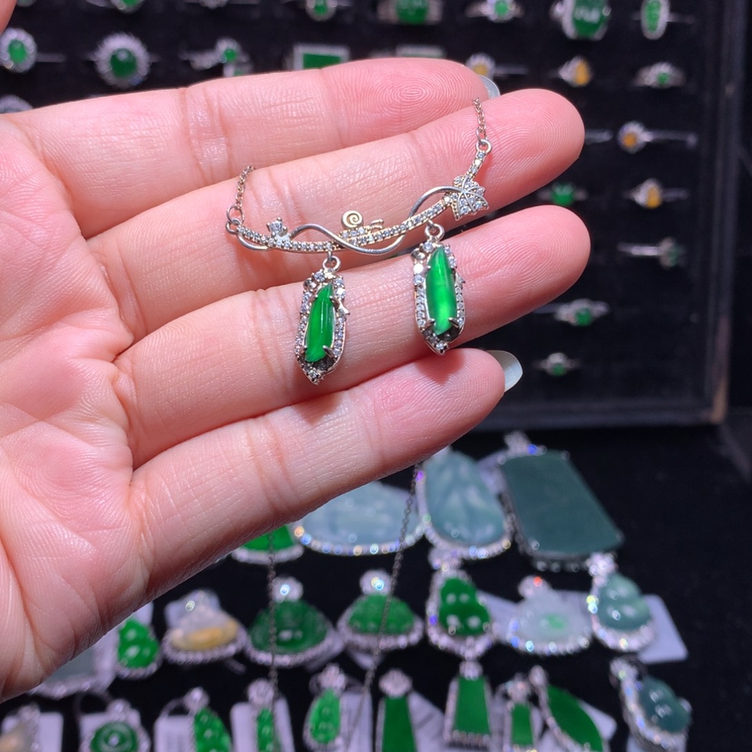 翡翠银S925镶嵌颈饰翡翠