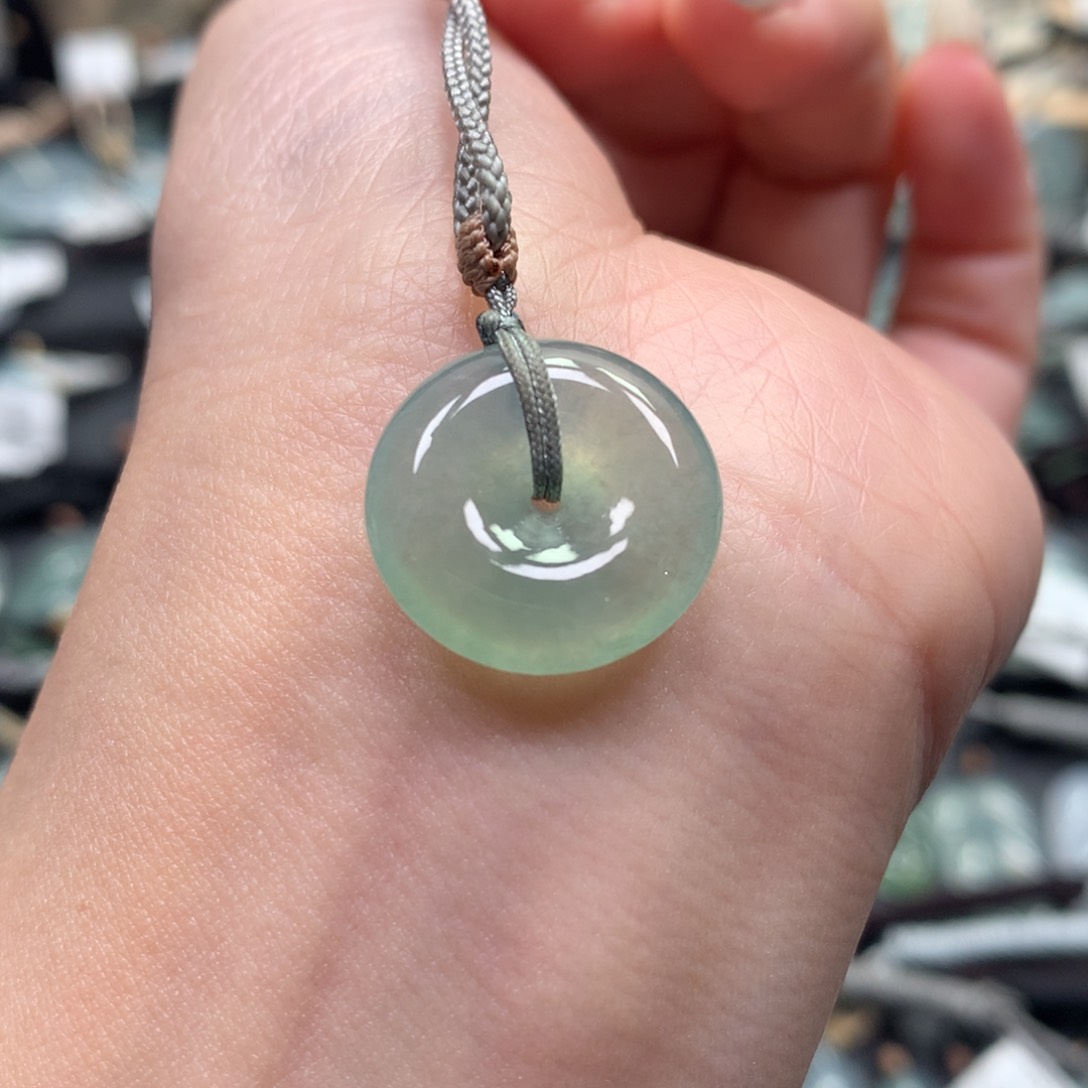 翡翠颈饰未镶嵌扣子