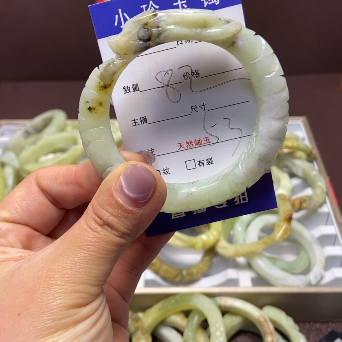 蛇纹石玉手镯未镶嵌