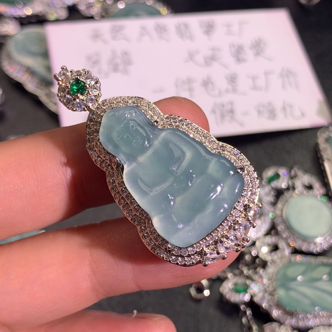 翡翠颈饰未镶嵌观音
