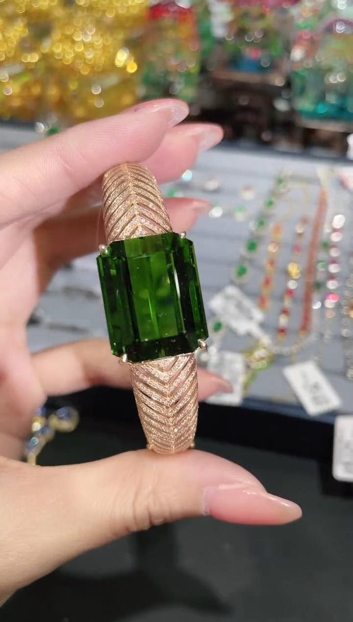 18K金镶嵌天然碧玺手镯