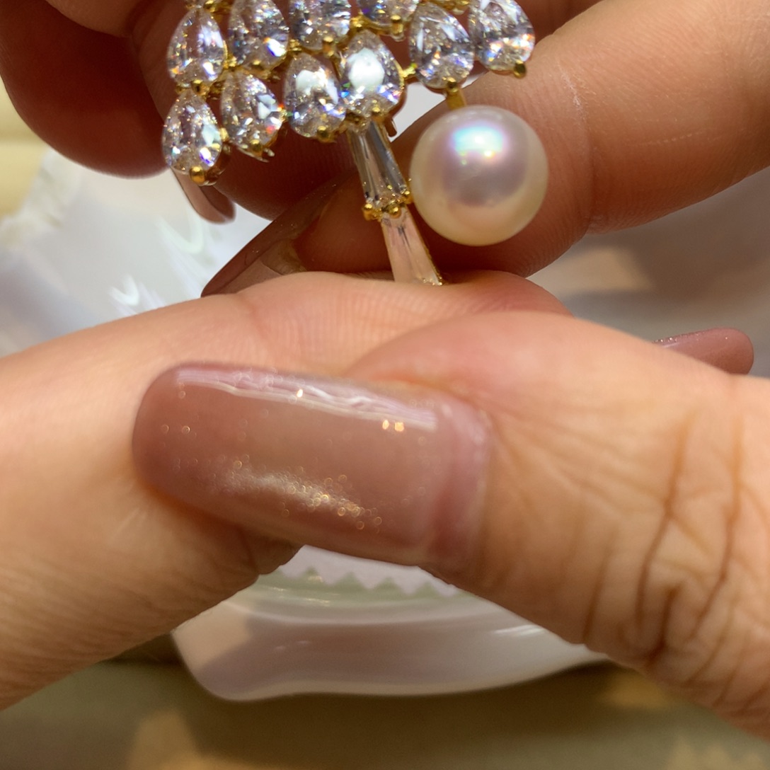 未镶嵌胸饰海水珍珠