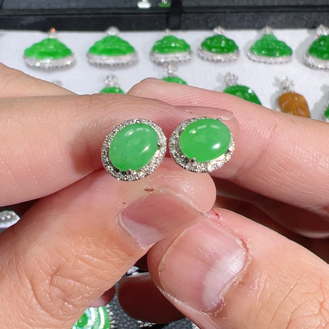 【闪购商品】翡翠吊坠(不含链)18K金镶嵌