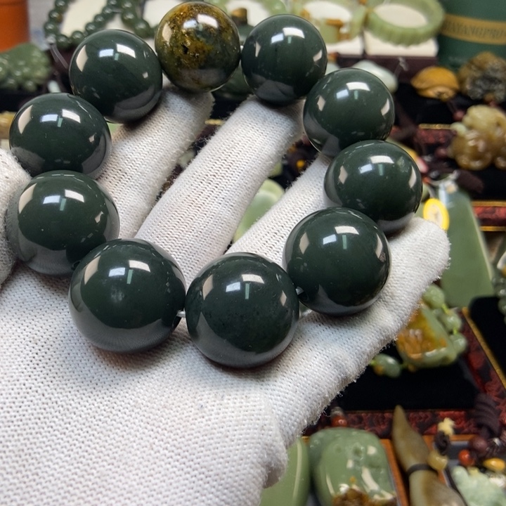 未镶嵌手串岫岩河磨玉（透闪石质玉）田*里