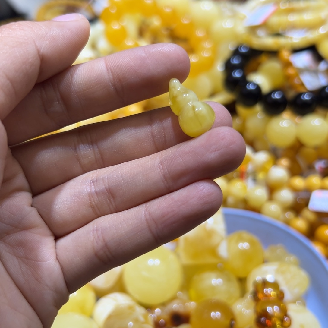 琥珀珠宝奇石未镶嵌