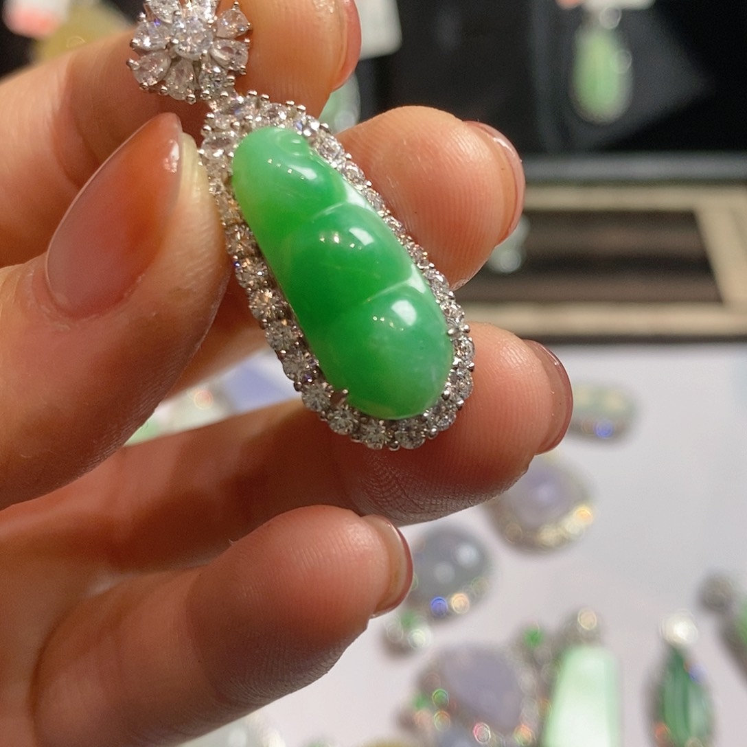 翡翠颈饰银S925镶嵌天然翡翠