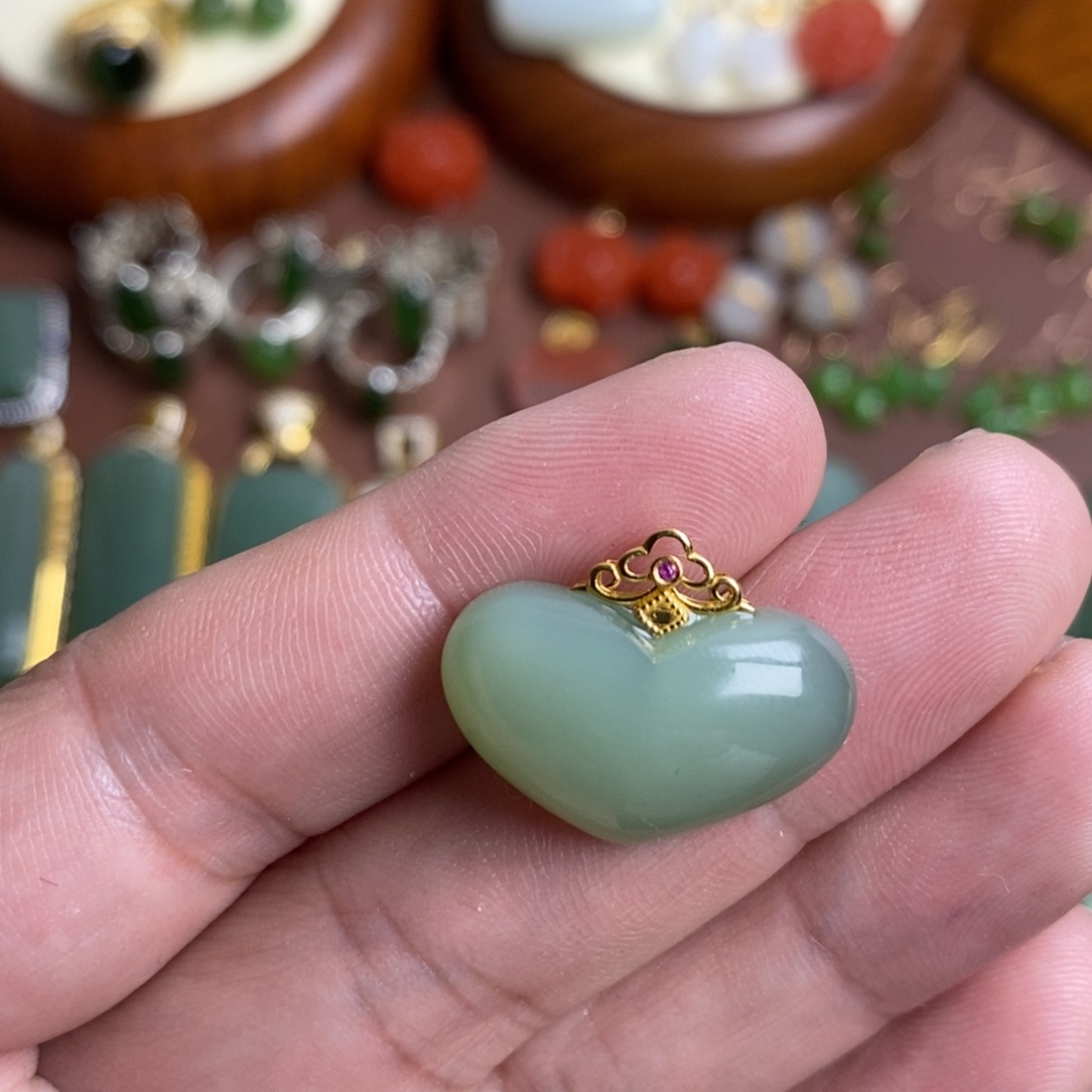 和田玉颈饰18K金镶嵌