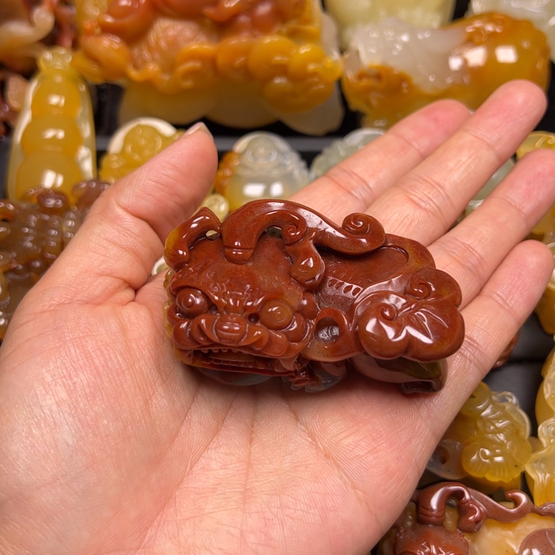 石英质玉（黄龙玉）未镶嵌颈饰