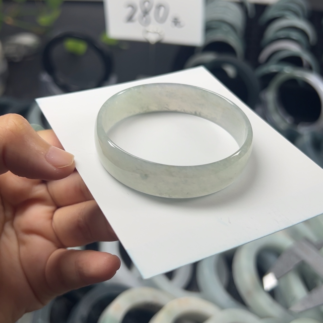 翡翠手镯未镶嵌冰糖雪梨公主镯