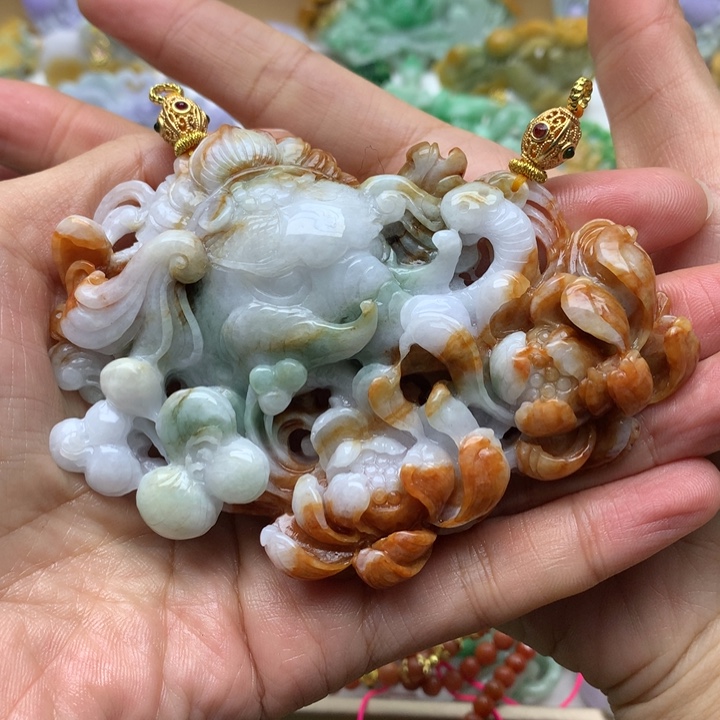 翡翠颈饰未镶嵌翡翠