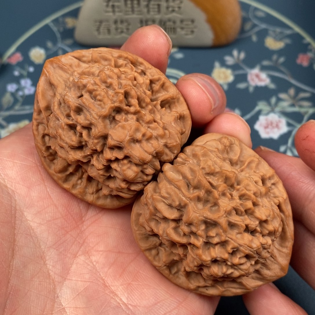 文玩核桃吊坠45原桩官帽。50克，精配对，A4S1