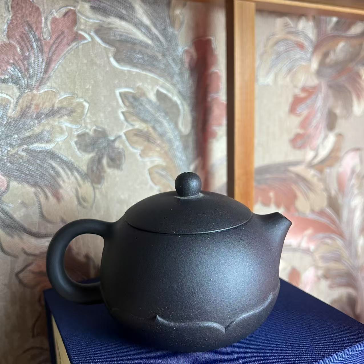 黑泥莲花西施紫砂壶（庆）